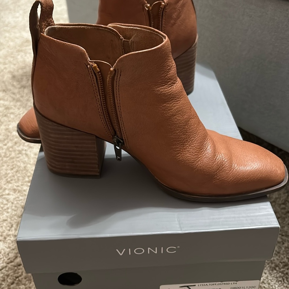 Vionic booties